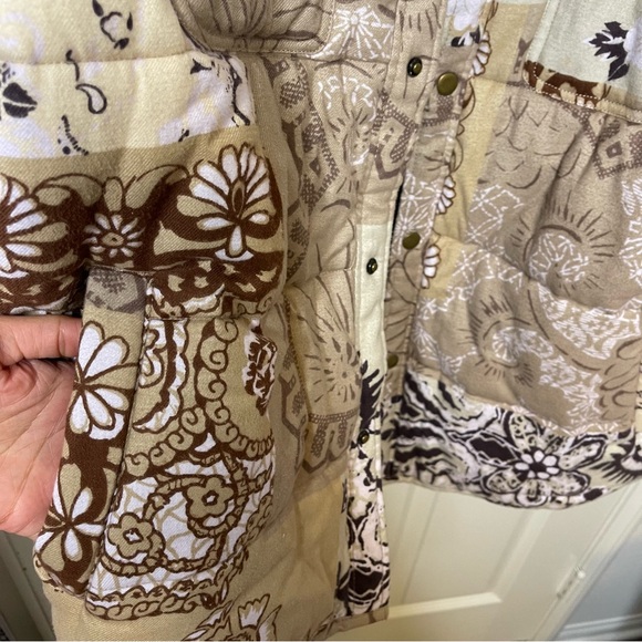 BDG Pattern Quilted Oversized Shirt Jacket Puffer In Beige and Brown Size Large - Picture 7 of 16